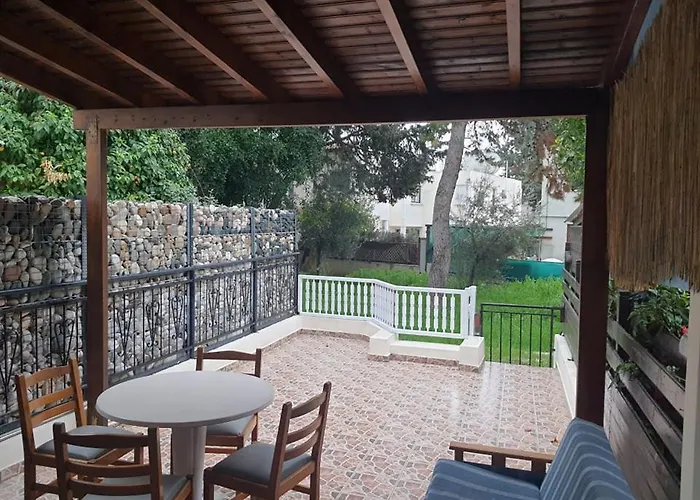 Lovely 2 Bedrooms In The Tourist Area In Paphos .